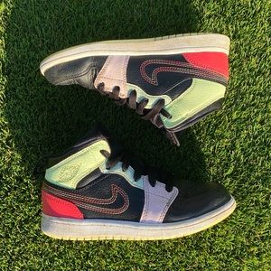 Jordan one mid ‘glow in the dark’ youth